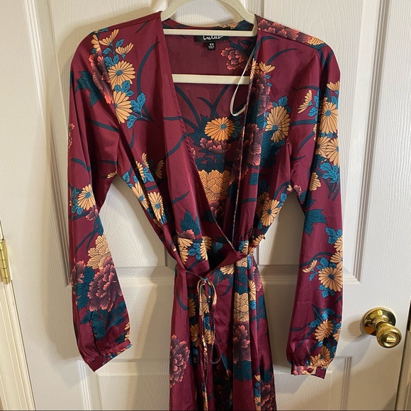 Lulus Dresses & Skirts - LULU’S Maroon Floral Print Wrap Midi Dress Size XS